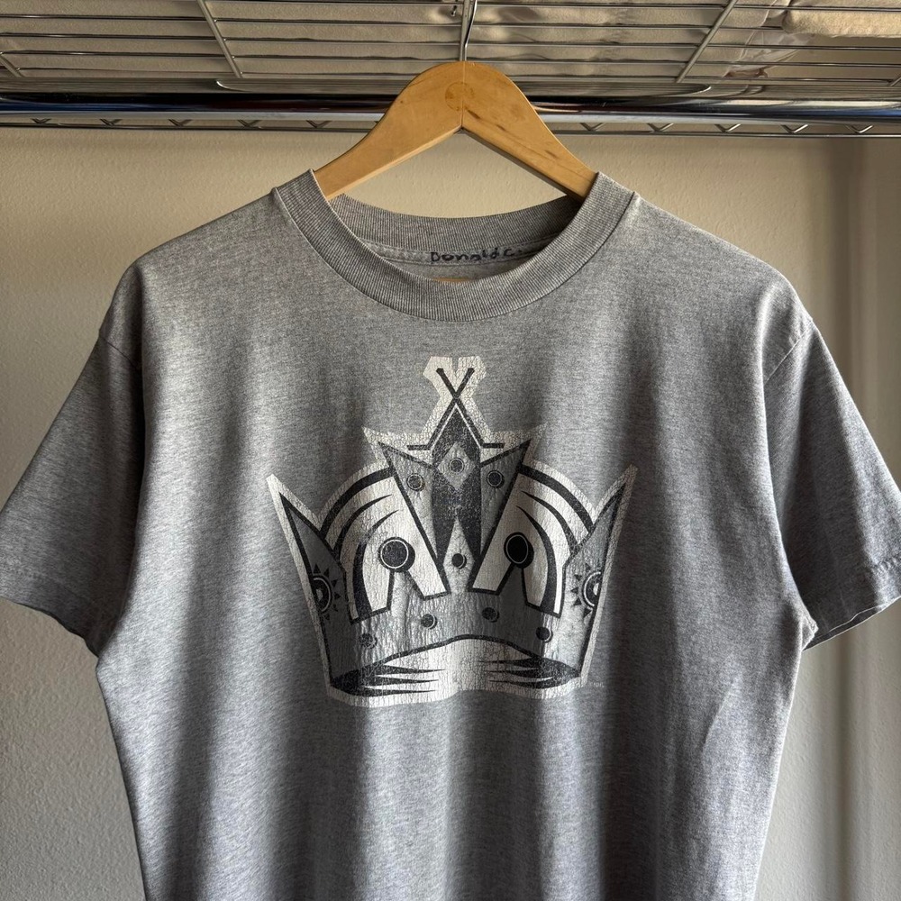 Vintage LA Kings NHL Graphic T Shirt Heather Grey Cracked Crown Logo Mens Small